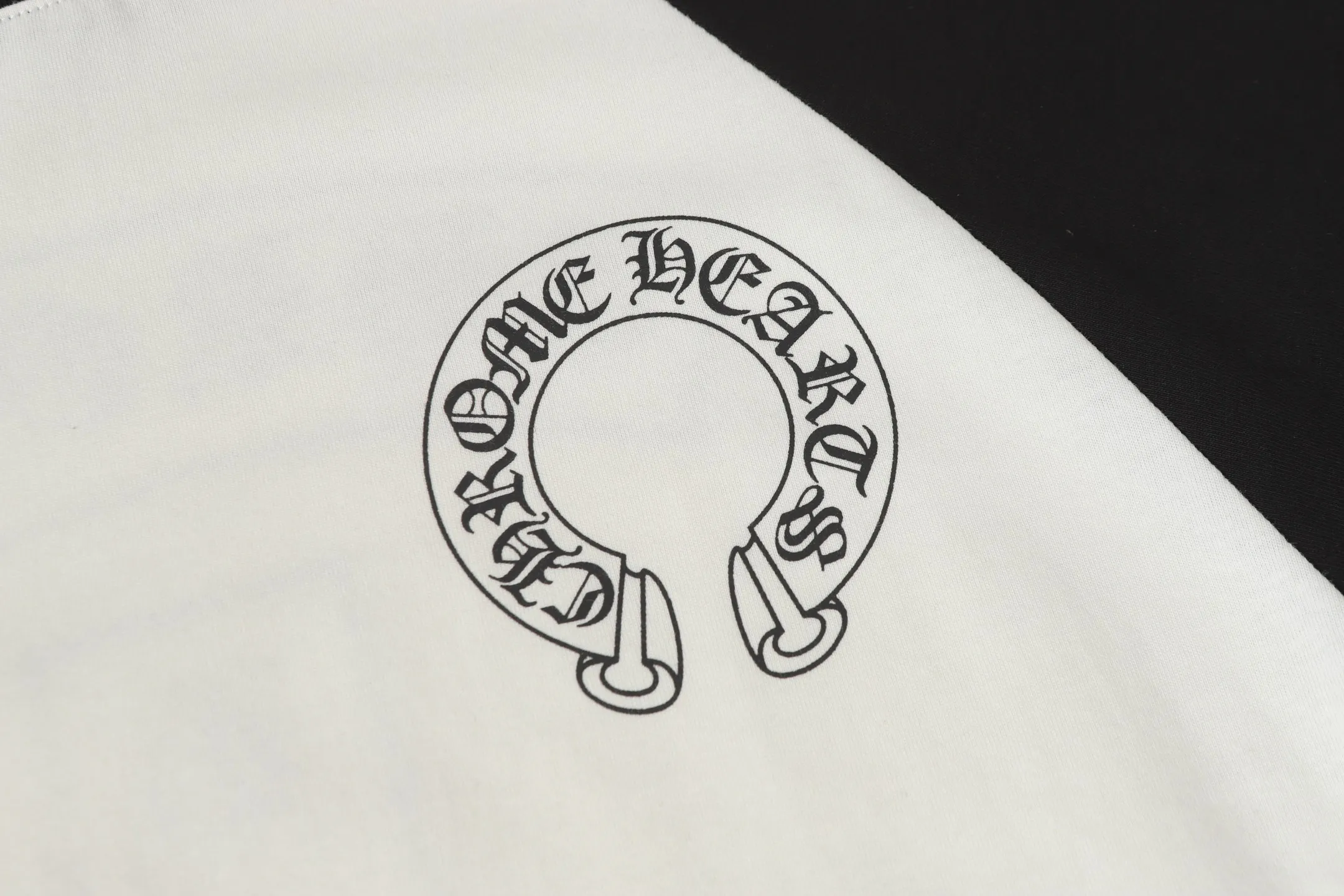P150 cross-border model. Those who pursue quality, please do not place an order. -Chrome Hearts/Chrome Hearts 23ss Sanskrit printed popular long-sleeved T-shirt -High weight, high density and high quality. The wool is soft, delicate and skin-friendly. It feels soft and silky. It has excellent warmth and skin-friendly properties.